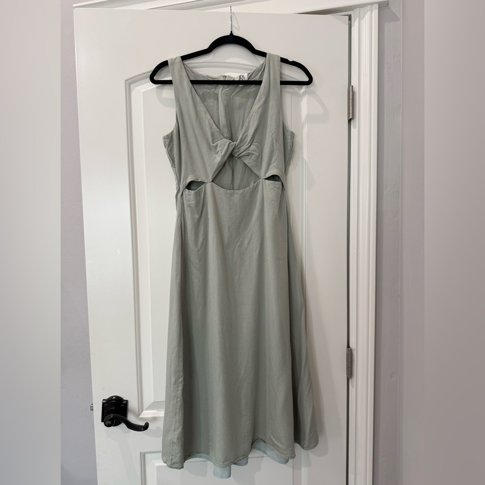 DRA Los Angeles Women's Elegant Gray Midi Dress